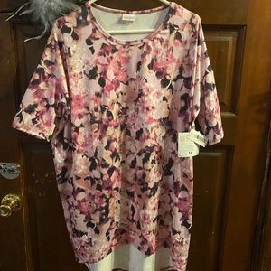 M LulaRoe Irma printed shirt